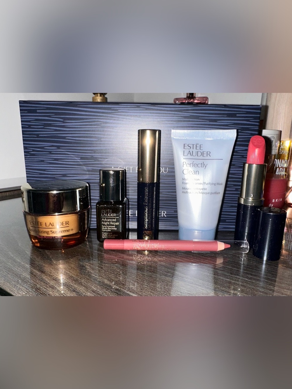 Estée Lauder 6 Piece Skincare & Make-up Set - Picture 4 of 6